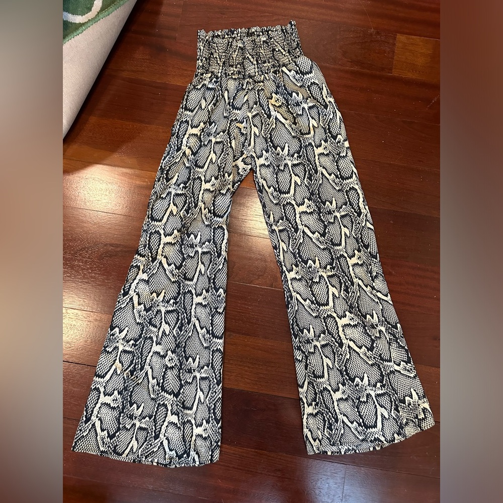 Show Me Your Mumu snake print pants size M